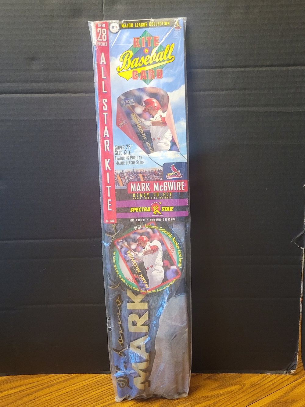 1999 NOS MLB Kite &1999 NOS MLB Kite & Card Set Mark McGwire St. Louis Cardinals
